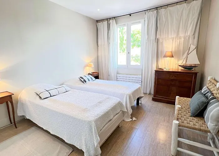 Villa Proche De La Cible, Familiale Avec Annexe, Jardin Et Parking