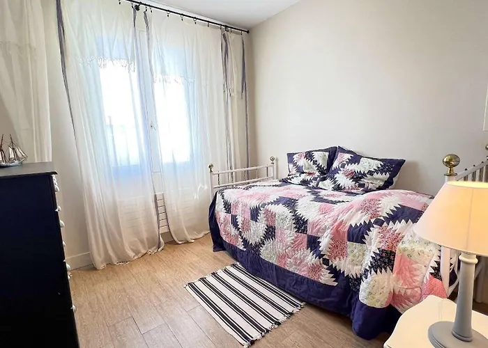 Proche De La Cible, Familiale Avec Annexe, Jardin Et Parking