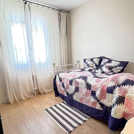 Proche De La Cible, Familiale Avec Annexe, Jardin Et Parking